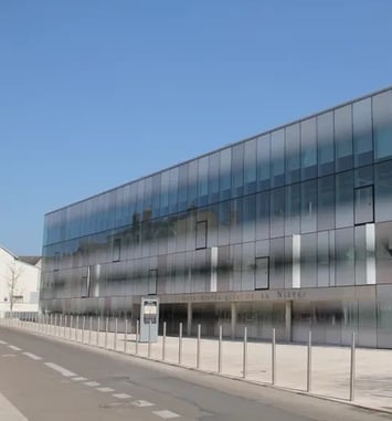 Derrière les murs des Archives