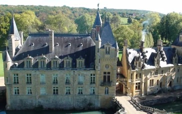 Visite libre de la cuisine du château, ses extérieurs, le parc et les écuries de Prye
